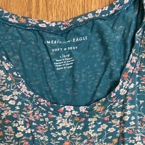 2 women’s tanks tops - Picture 2 of 5
